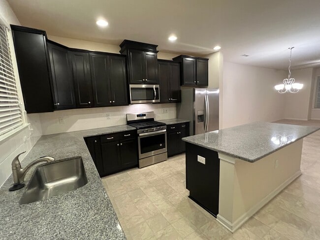 Foto del edificio - 6024 Kentworth Dr