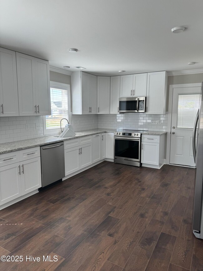Building Photo - 824 Sarah Rebecca Dr