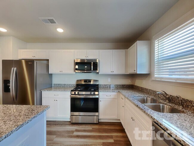 Building Photo - 33 Chalet Ct