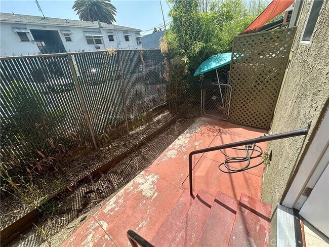 Foto del edificio - 1760 1/2 N Las Palmas Avenue Unit
