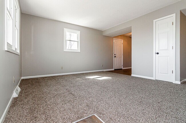Foto del edificio - 1369 Parkside Dr