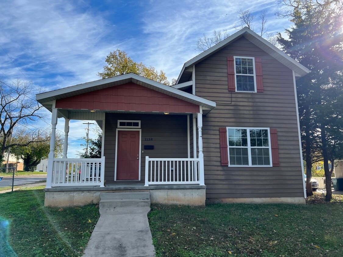 Foto principal - 1138 N Sherman Ave