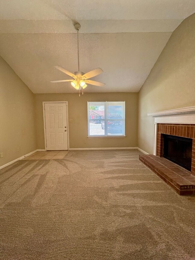 Building Photo - Charming 3 Bedroom, 2 Bath Home Available Now!