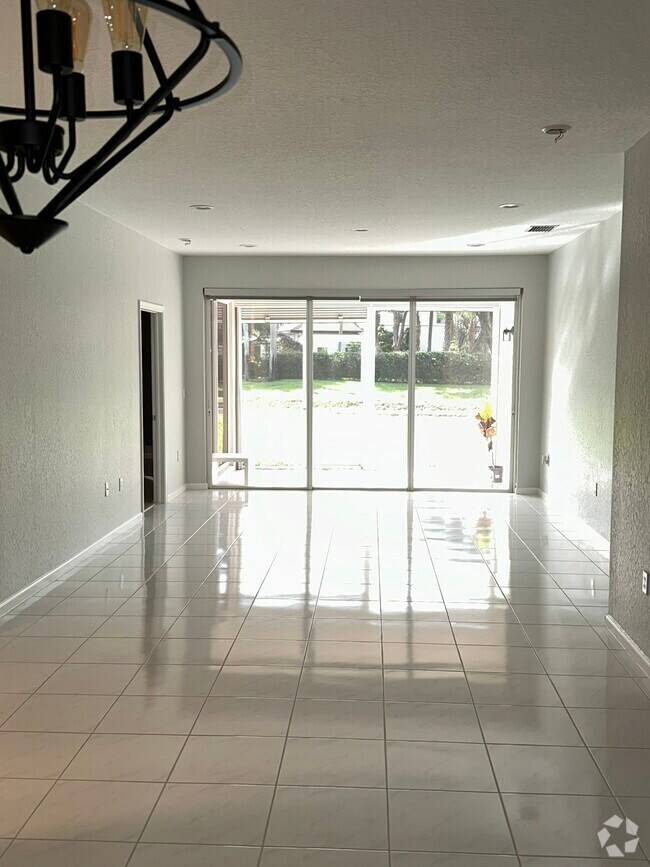 Montego Bay at Boca Pointe Apartments under 700 Boca Raton, FL 5