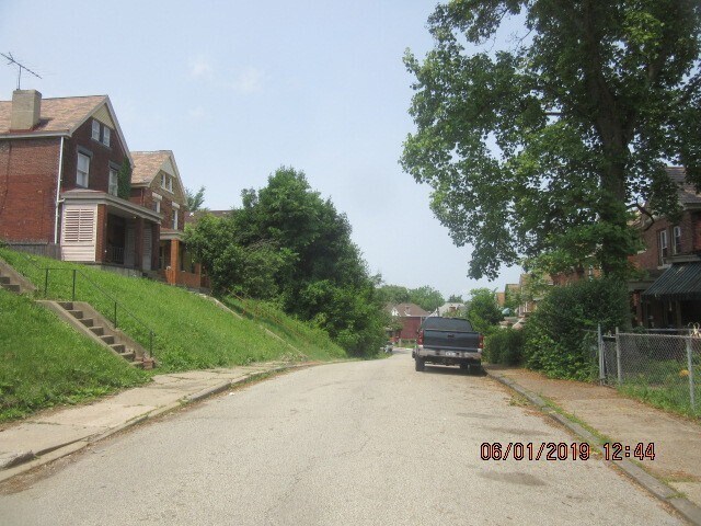 Foto del edificio - 324 Moore Ave