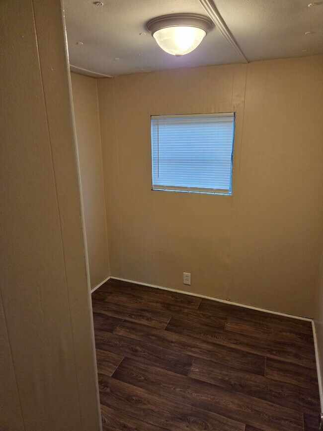 Foto del edificio - 2827 Friendly Ln