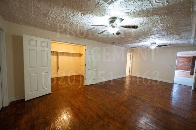 Foto del edificio - Beautifully Restored Downtown Caney, KS Apartment