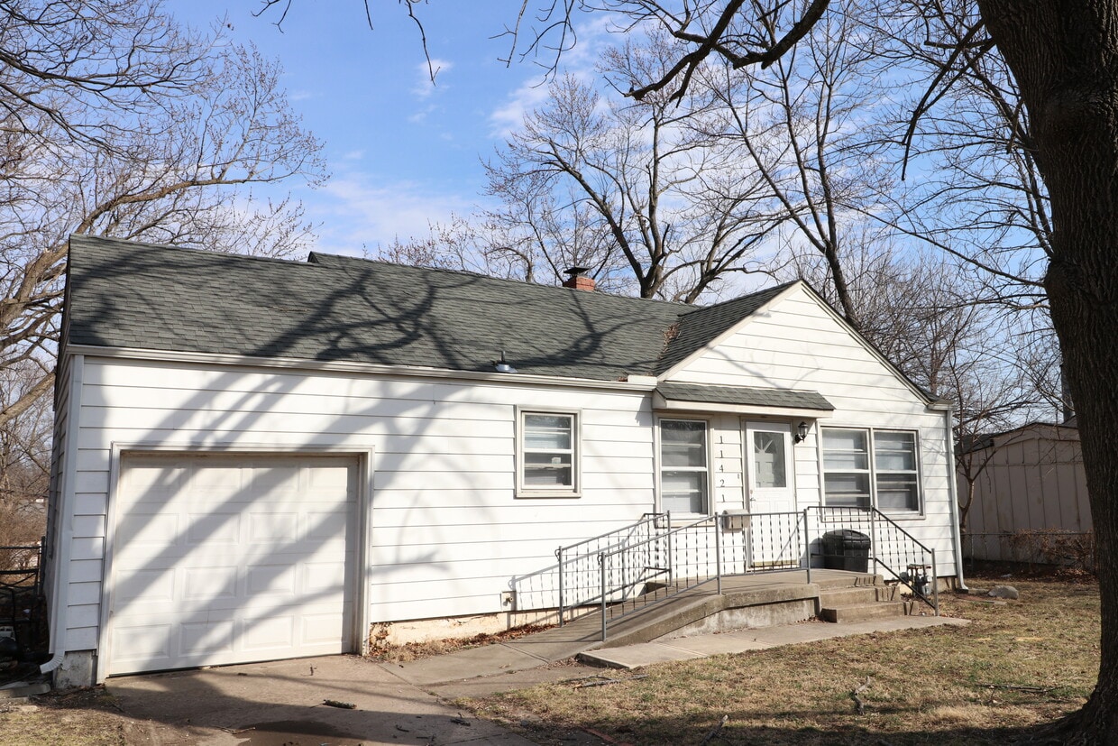 11421 Applewood Dr, Kansas City, MO 64134 House Rental in Kansas City