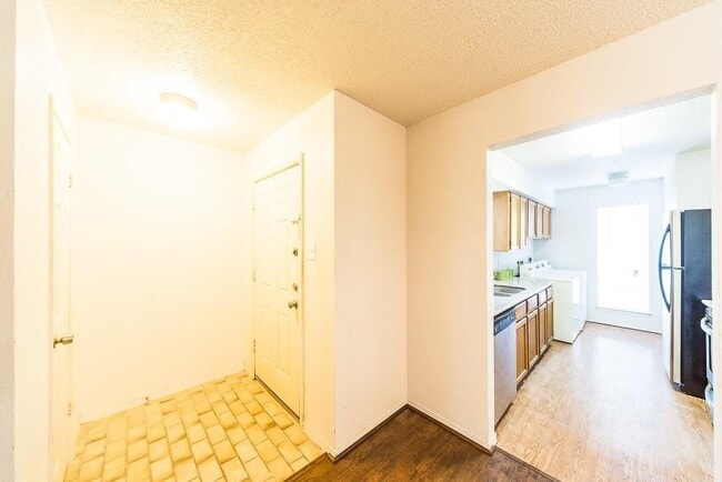 Building Photo - 3600 Jeanetta St