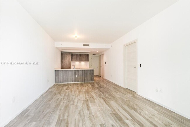 Building Photo - 801 S Miami Ave