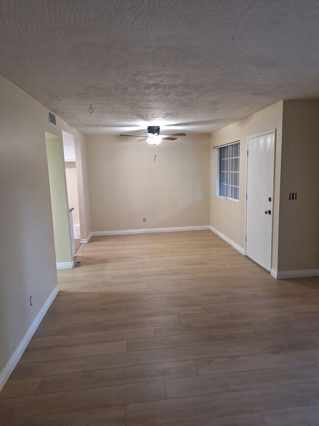 Building Photo - Redlands 2 bedroom 2 bath downstairs unit with large patio