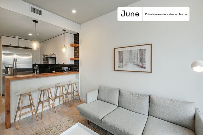 Foto del edificio - Private bedroom in 6 bed/2 bath Home