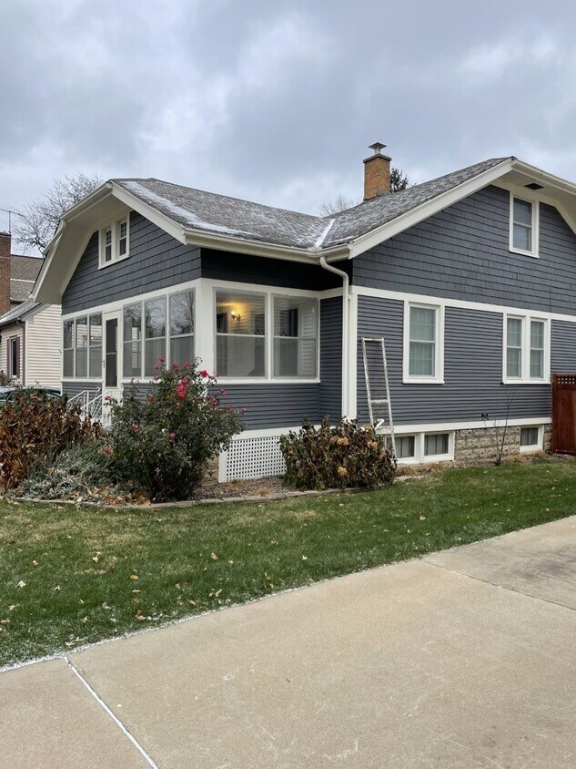 320 S Commonwealth Ave, Aurora, IL 60506 House Rental in Aurora, IL