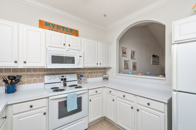 Building Photo - 6203 Catalina Dr
