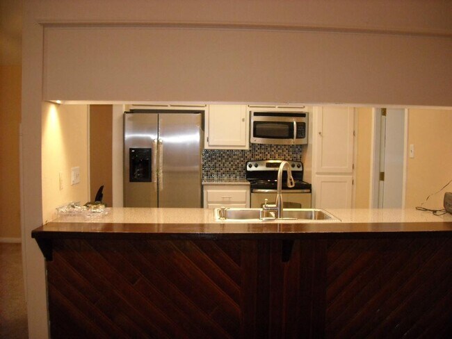 Building Photo - 204 Thunderbird Dr