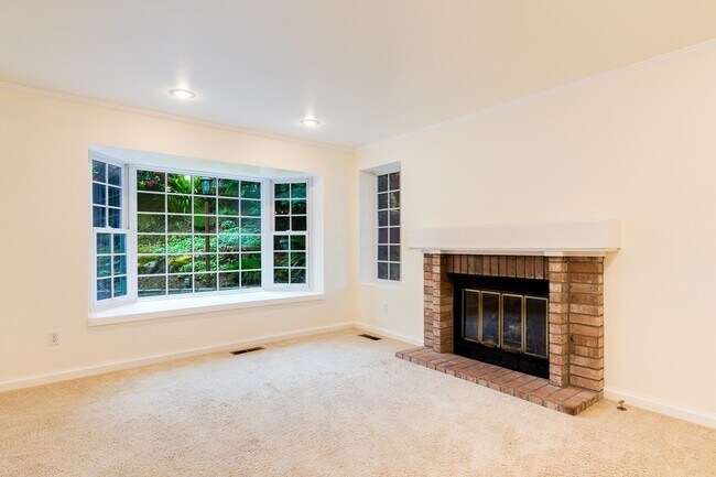 Foto del edificio - Upgraded 2 BR 2 BA Townhome in Redmond