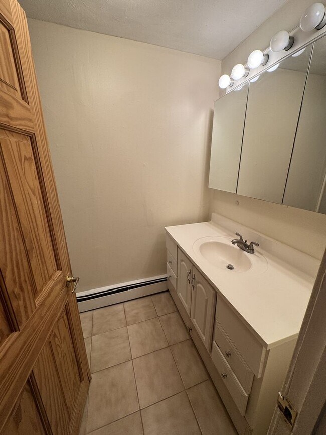 Foto del edificio - 1bed apartment in Watertown available in 9/1