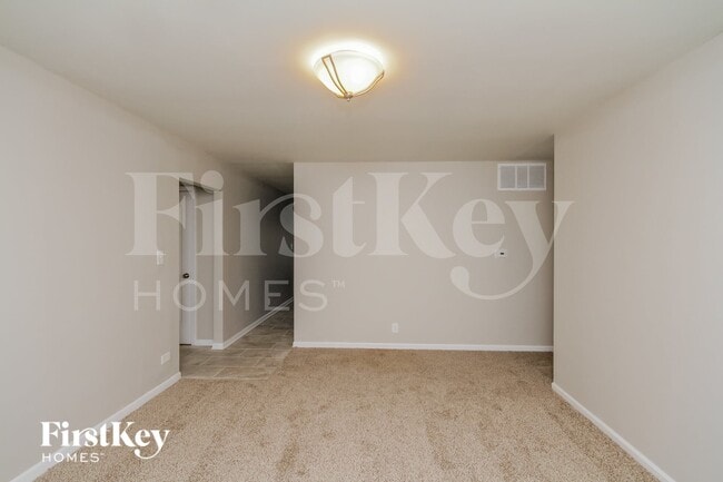 Building Photo - 823 Oriole Dr