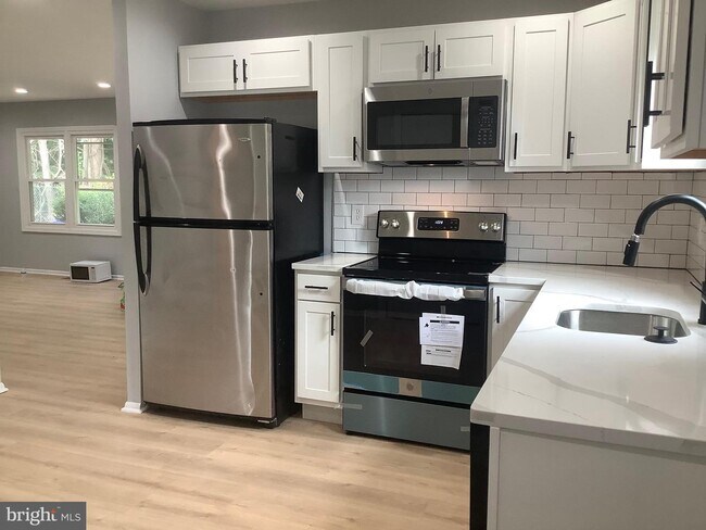 Foto del edificio - 15114 Laurel Oaks Ln