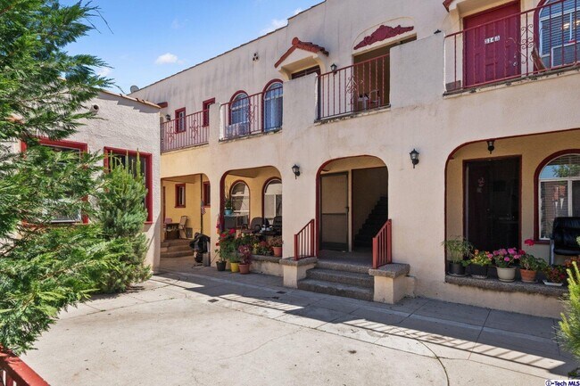 Building Photo - 318 E Palmer Ave