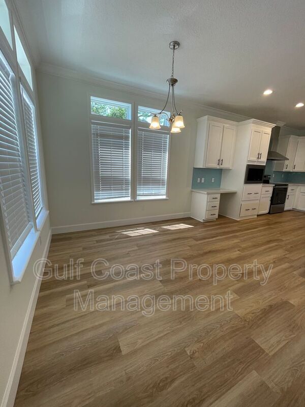 Building Photo - 3150 Bourbon St