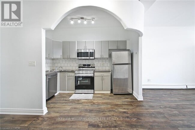 Photo du bâtiment - 590-590 Main St E
