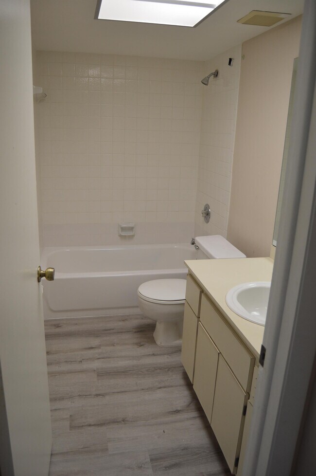 Building Photo - 1507 Cape Coral Pkwy W