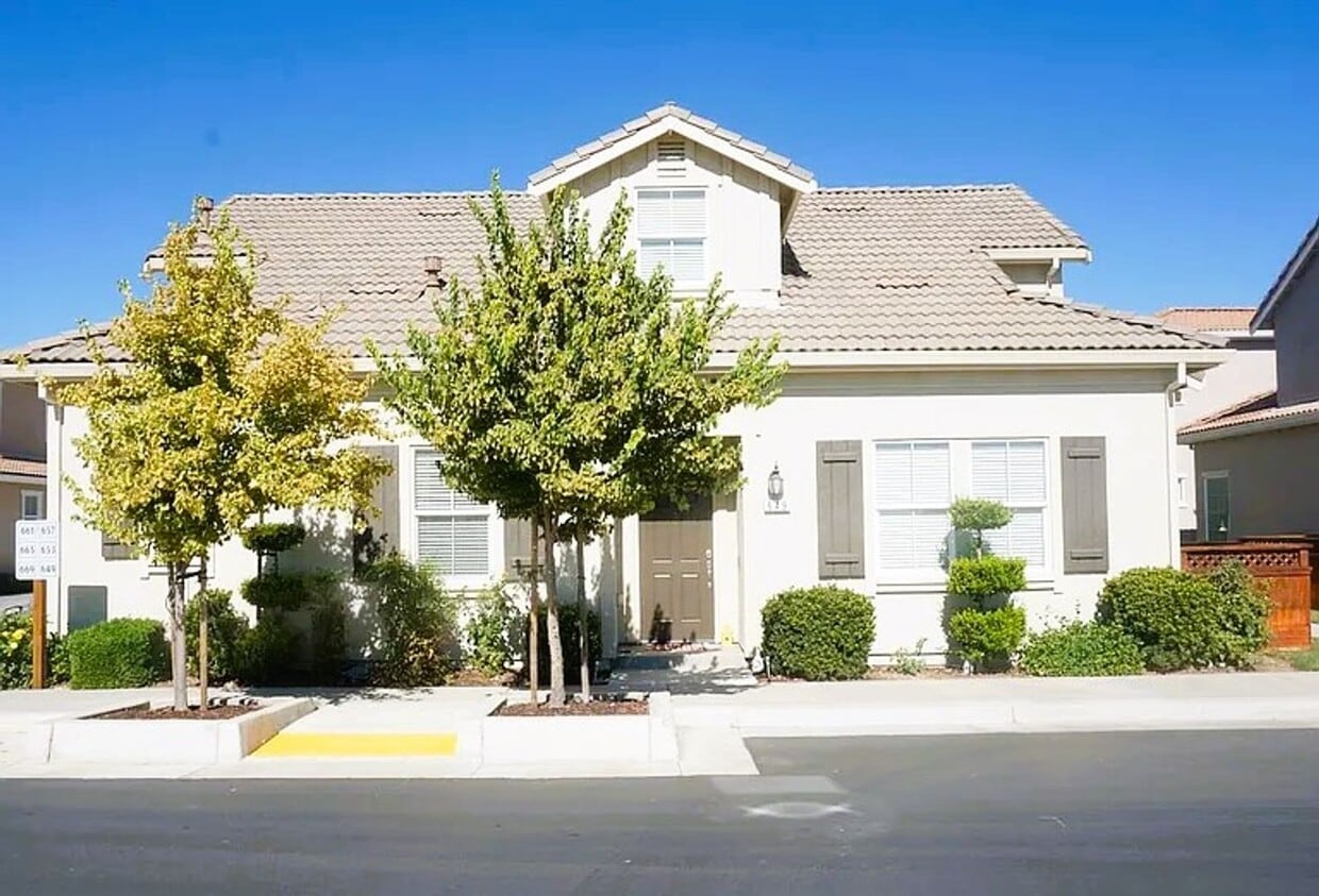Building Photo - Stunning 2-Bedroom Home in Exclusive 55+ G...