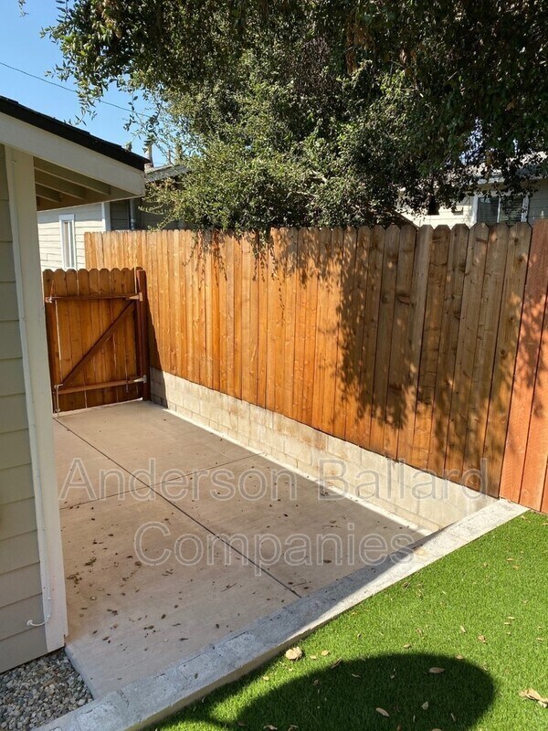 Building Photo - 10038 Tujunga Canyon Blvd