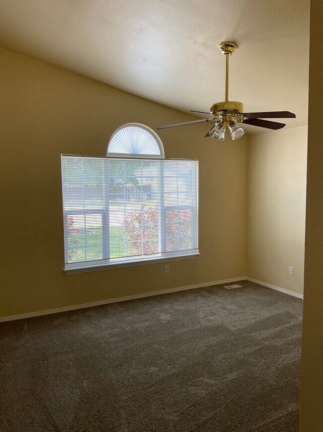 Foto del edificio - 117 E Woodbury Dr