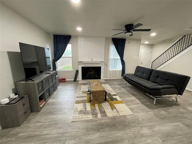 Foto del edificio - 10410 Golden Meadow Dr