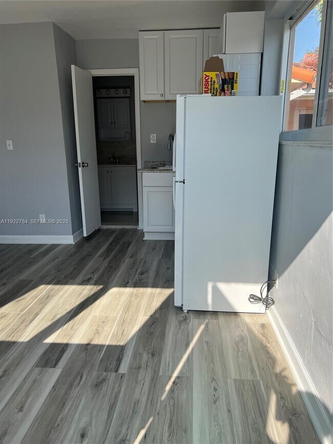 Foto del edificio - 715 E 49th St