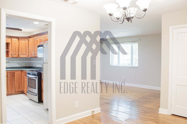 Foto del edificio - 135 E Derenne Ave