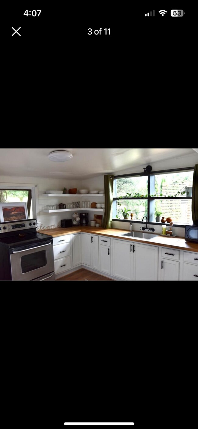 Foto del edificio - 10505 SE Walnut Dr