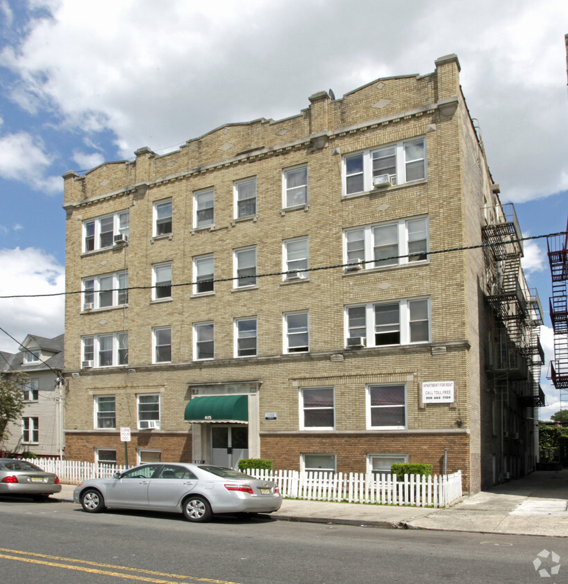 Primary Photo - Vazquez Apartments