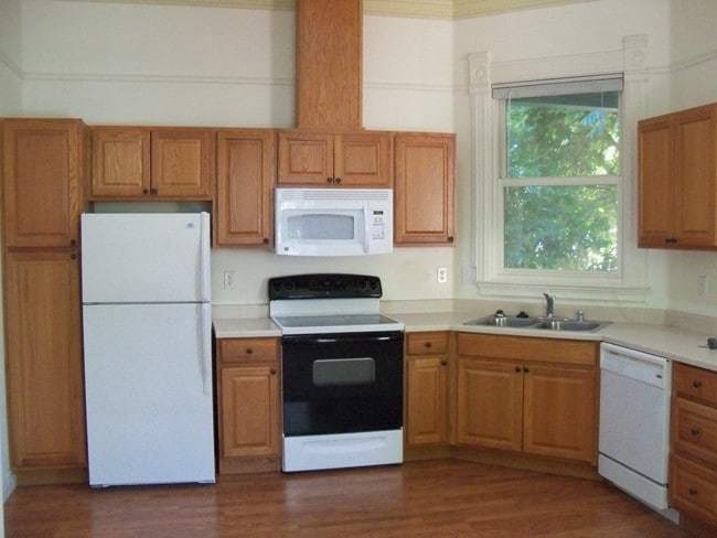 Kitchen - 2623 H St