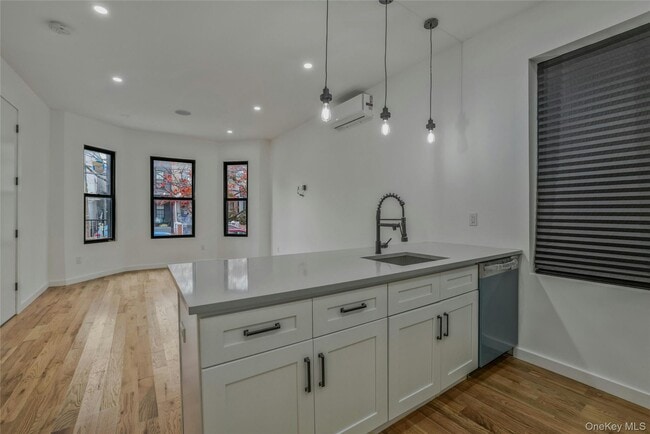 Building Photo - 21 Essex St