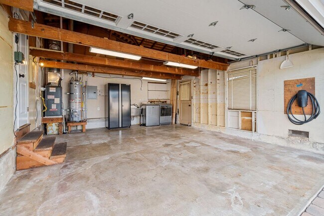 Building Photo - 2072 Ginnever St