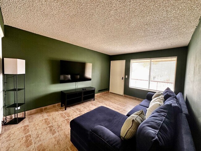 Foto del edificio - AVAILABLE NOW!! 1 BEDROOM 1 BATHROOM CONDO...