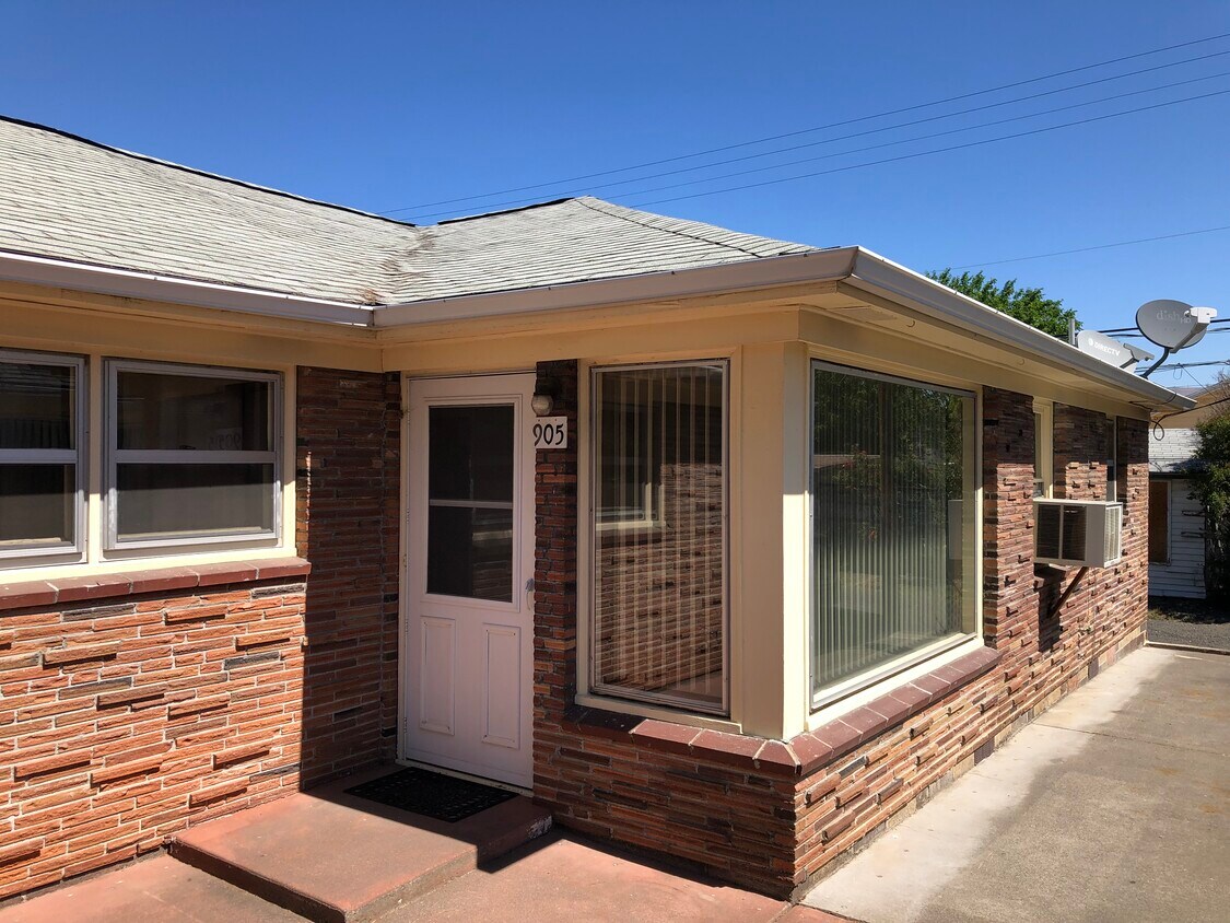 Foto principal - 905 W 10th St