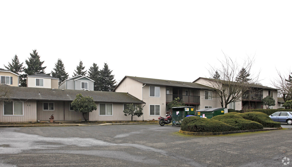 Primary Photo - County Squire Apartments