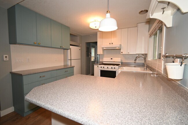 Photo du bâtiment - 1551 Hemlock St