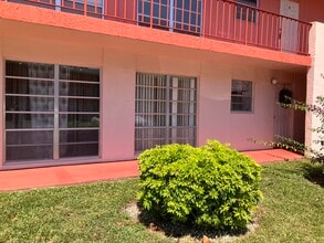 Building Photo - 17 Golfs Edge