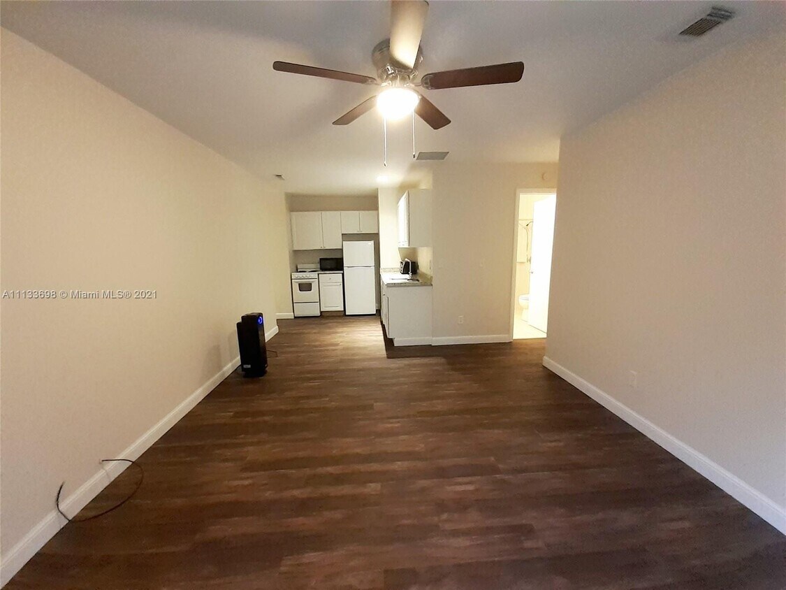 Primary Photo - 13500 SW 10th Pl