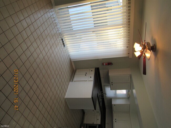 Building Photo - 2 br, 1 bath House - 5625 Newhaven Dr