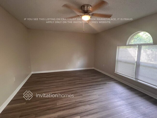 Foto del edificio - 14715 Tully Woods Ct