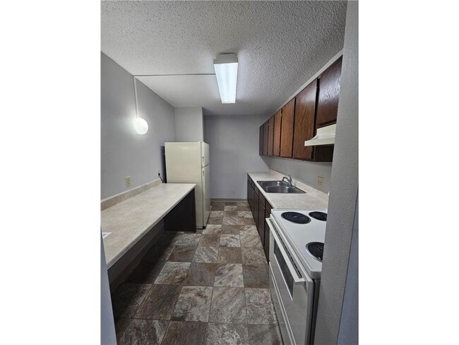 Building Photo - 808 Hills Ave