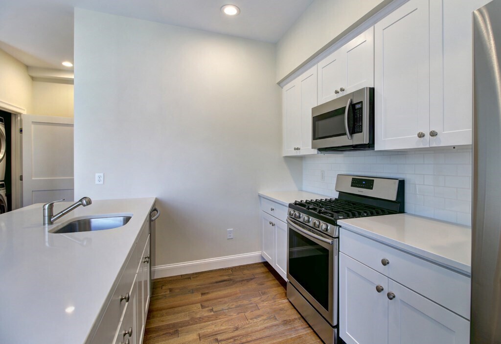 Primary Photo - 2 Kemp St