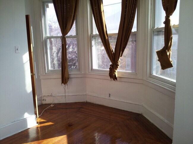 Foto del edificio - 5001 Cedar Ave