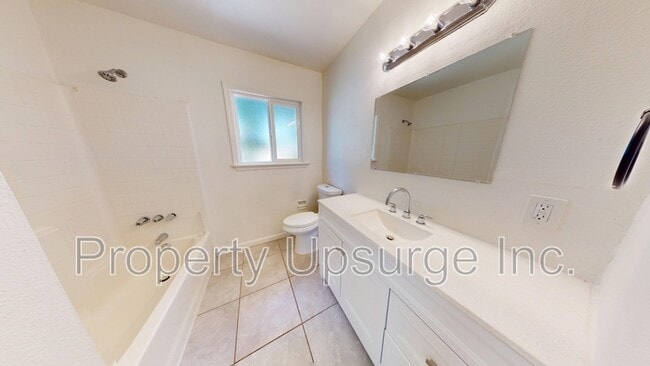 Building Photo - 945 De Moll Dr